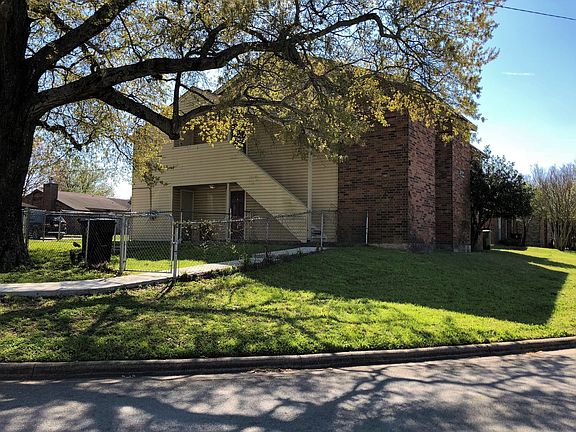 3rd image of 2614 Pecan Knoll St #C