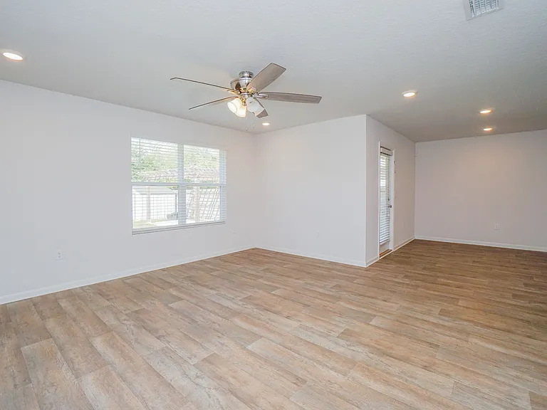 2379 Kirkwood Dr — Photo 19