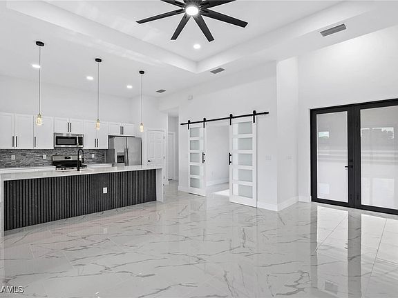 3rd image of 2030 NE 9th Place Cpe