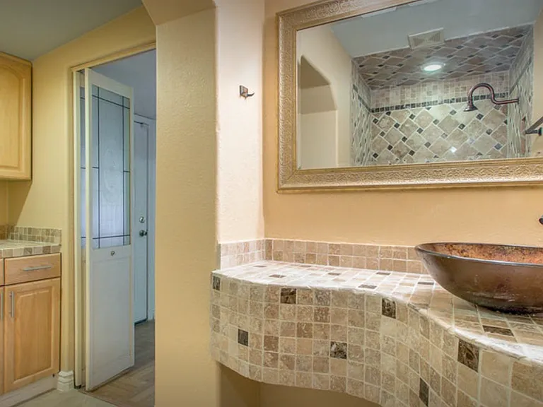 2448 W Freeway Ln — Photo 13