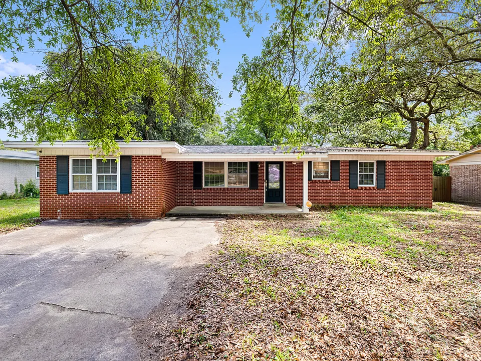 328 Plymouth Ave
