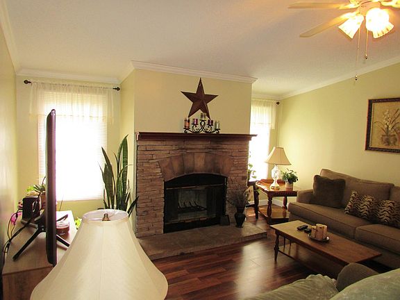 5th image of 85 Berrywood Dr