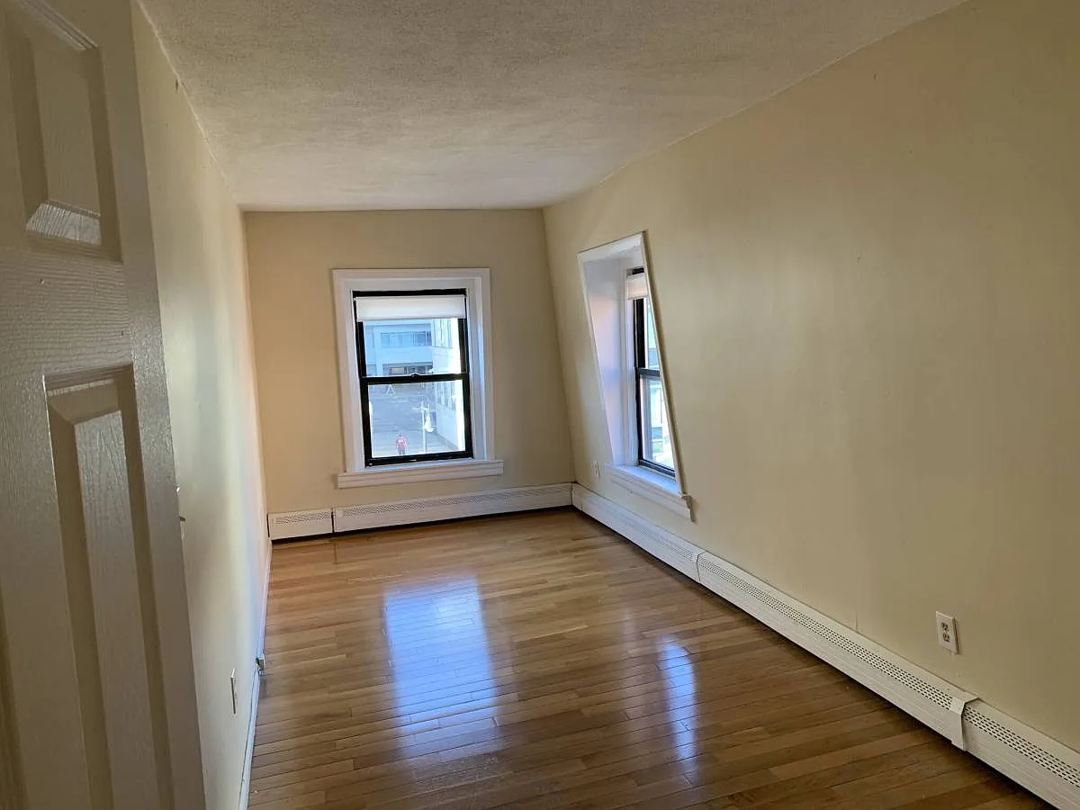 2 bed, 800 sqft, $3,900 — Photo 3