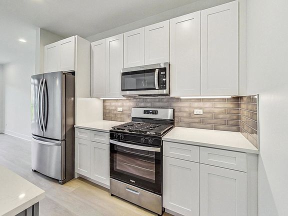 2nd image of 3355 N Southport Ave APT 2F
