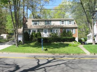 9 Packanack Lake Rd, Wayne, NJ 07470