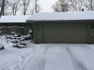 624 Russet Woods Ln #2, Aurora, OH 44202