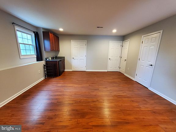 5th image of 310 Braemar Pl