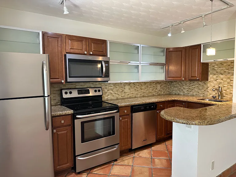 1324 NE 16th Ave #2 — Photo 7