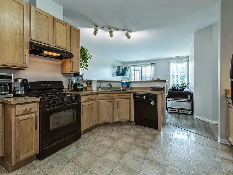 250 Rosehall Dr #260 — Photo 6