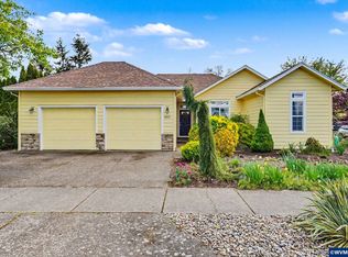 860 N 2nd St, Silverton, OR 97381
