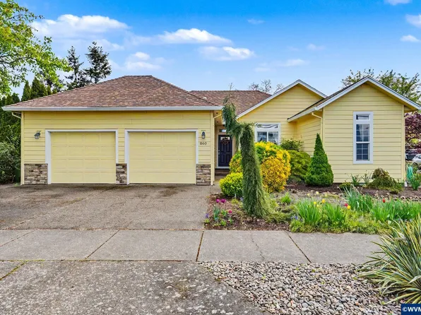 860 N 2nd St, Silverton, OR 97381