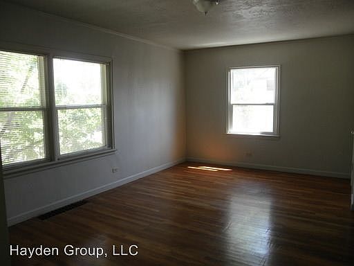 2nd image of 242 SE Washington St APT 1