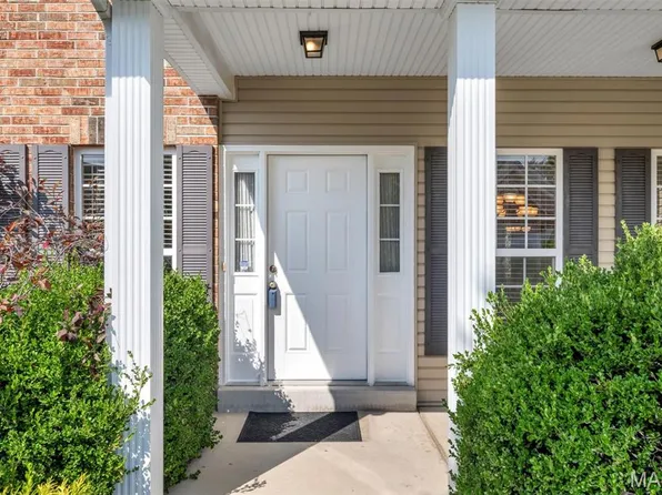 1016 Gardenbridge Pl, Saint Charles, MO 63303