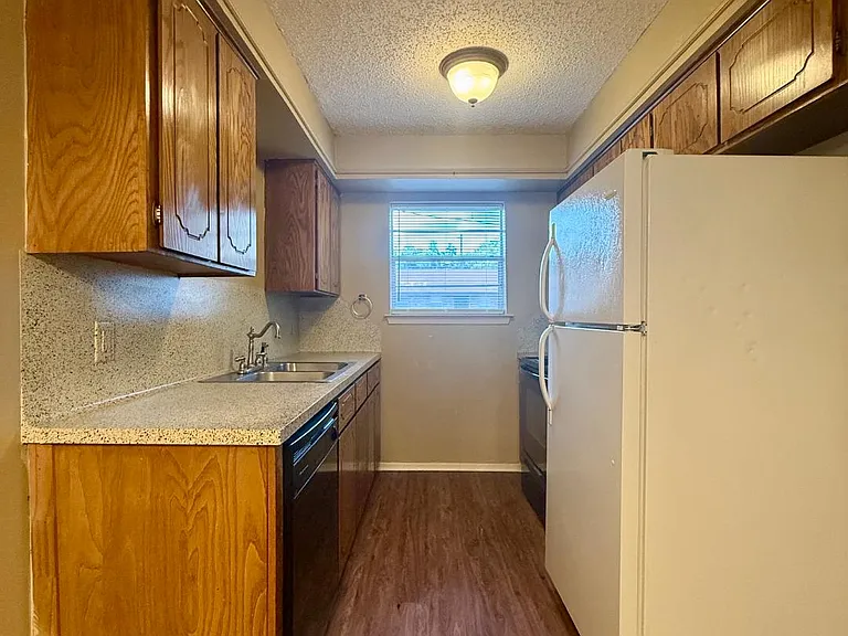 243 Lawrence Rd #11 — Photo 4