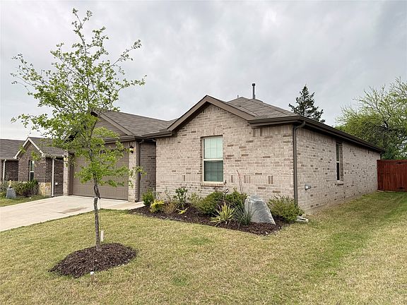 3rd image of 2332 Burleson Rd