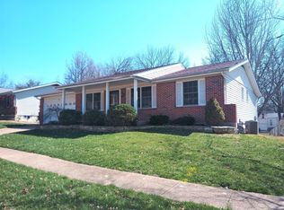 720 Rockridge Dr, Ballwin, MO 63021