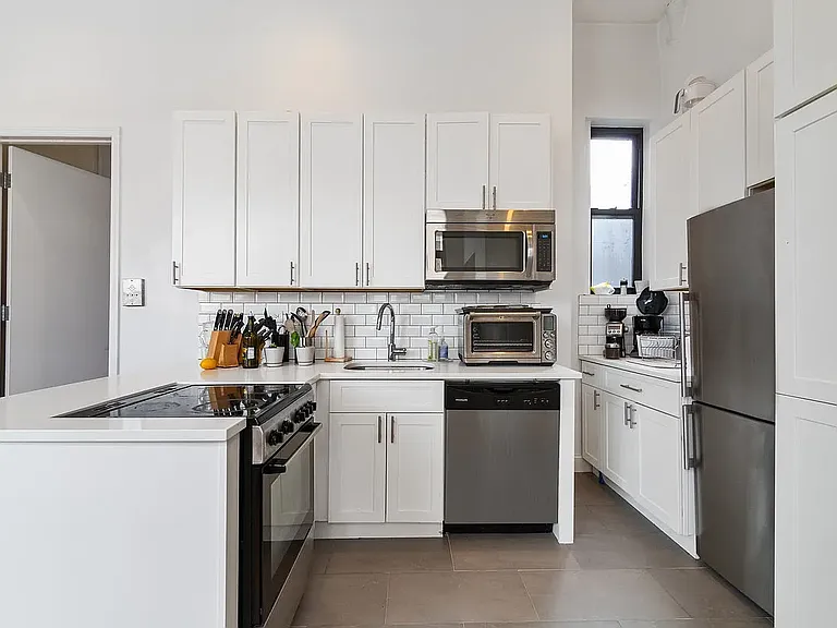 231 E 14th St #6F — Photo 2