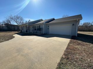 625 Eastern Hills Rd, Holdenville, OK 74848