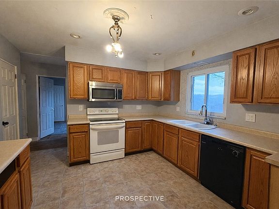 3rd image of 227 Thornwood Dr