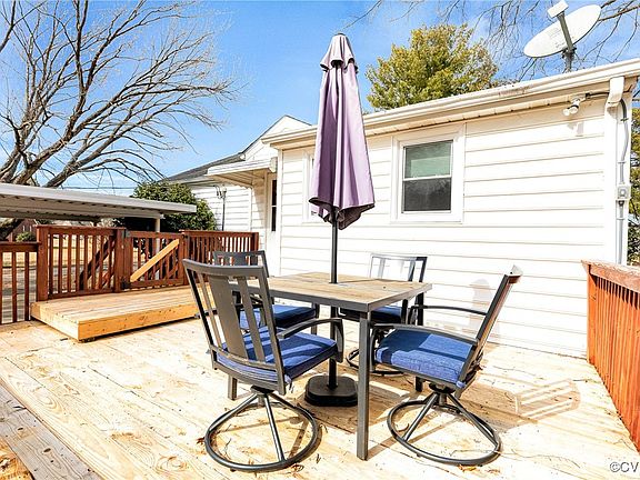 4th image of 371 Lakeside Dr