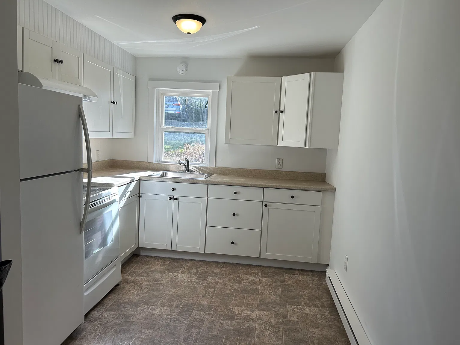 2 bed, 700 sqft, $1,600 — Photo 2