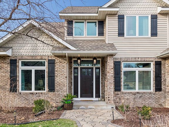 2nd image of 1944 Creek View Ct