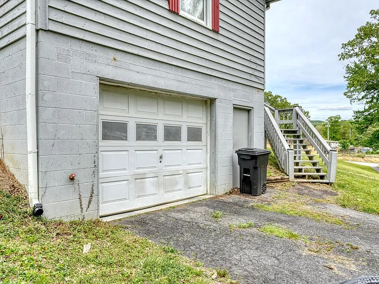 1085 Jones Creek Rd — Photo 47