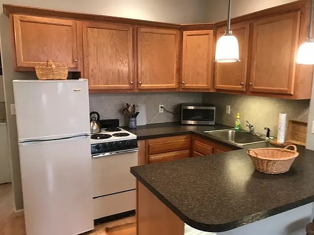 801 S Main St #4 — Photo 8
