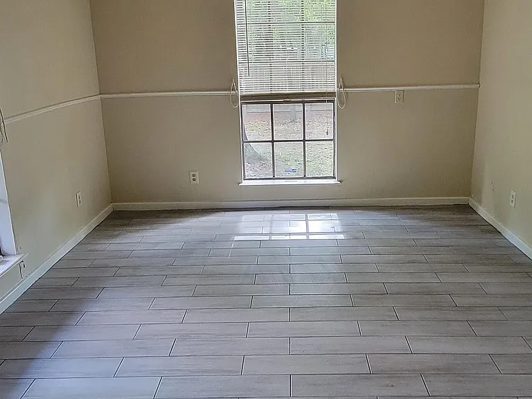 17308 Valley Ln — Photo 4