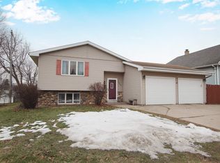 1549 W 9th Ave, Oshkosh, WI 54902