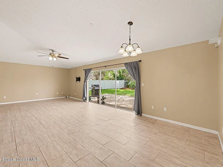 771 Wild Flower St — Photo 5
