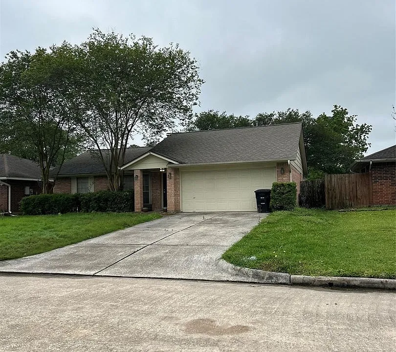 2306 Old Oak Ln