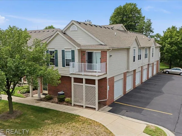 44075 Elm Dr, Sterling Heights, MI 48313