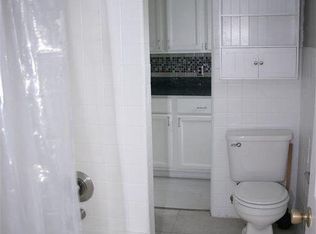 1302 E Grove St APT 3, Bloomington, IL 61701
