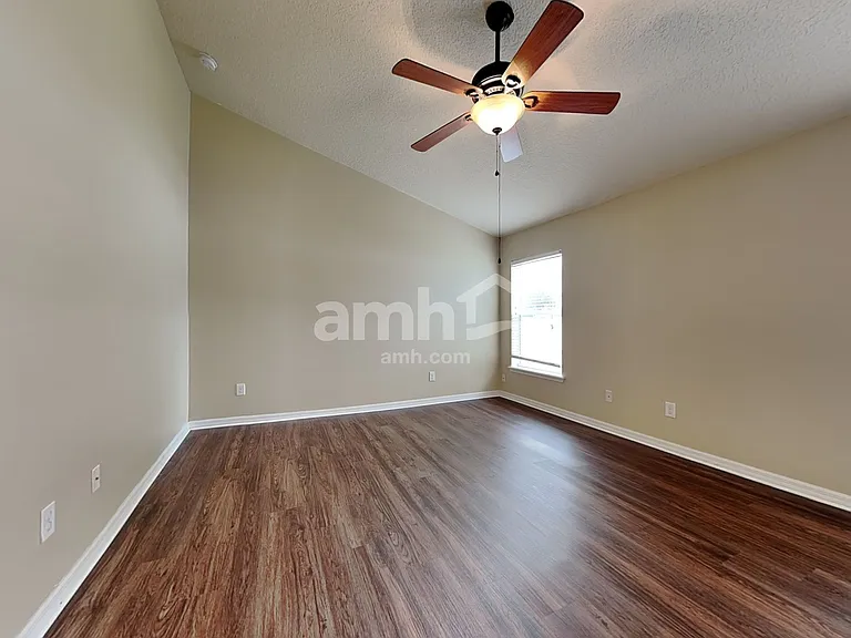 915 Branchwood Way — Photo 9