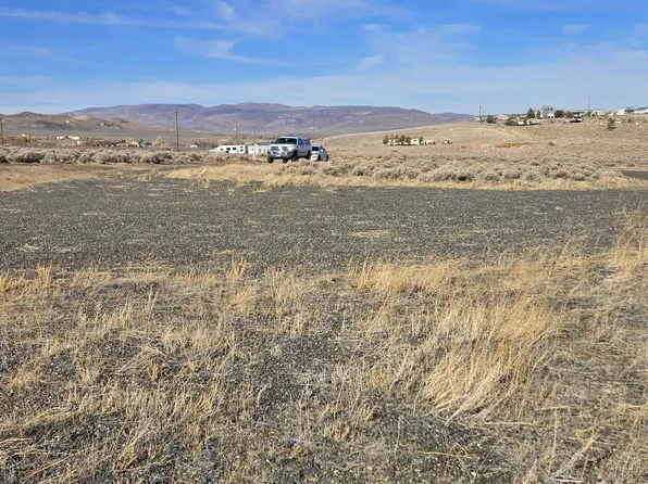 1405 Hooten Dr, Silver Springs, NV 89429