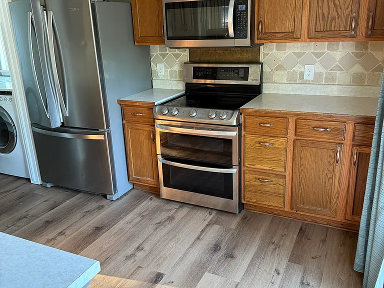 429 Simmons Ct — Photo 4