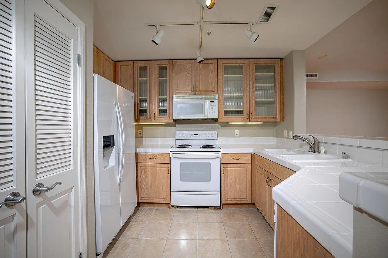 1601 India St — Photo 3