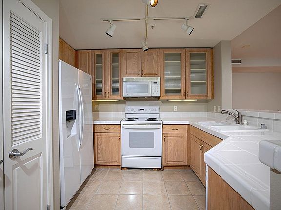 4th image of 1601 India St Unit 117