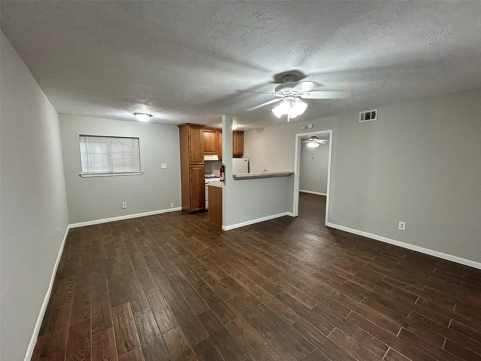 1 bed, 1.0 bath, 675 sqft, $995 — Photo 2