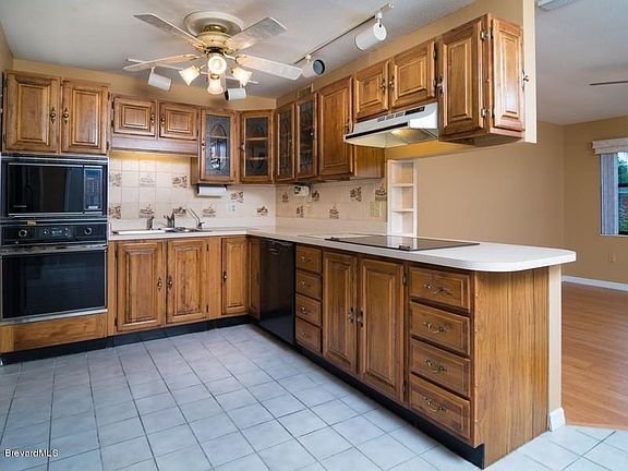 4th image of 1360 Pinewood Dr