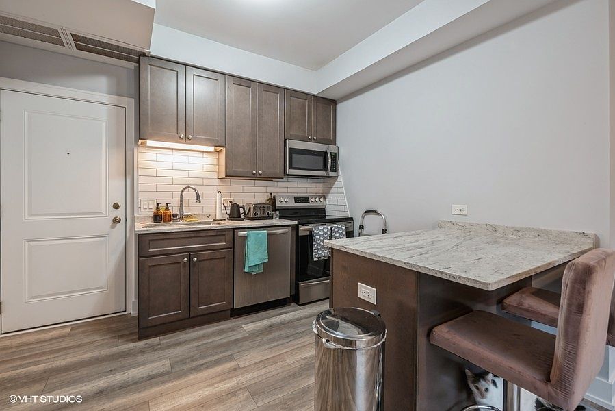 1st image of 1424 E 53rd St #306