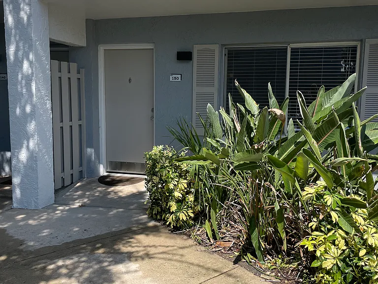 145 Oyster Bay Cir #150 — Photo 1