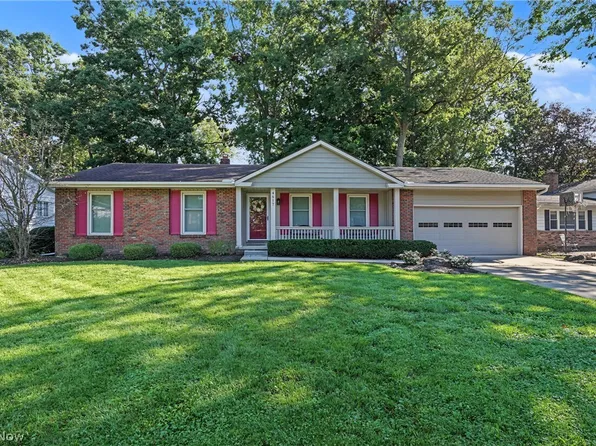 4617 Commodore Dr, Stow, OH 44224