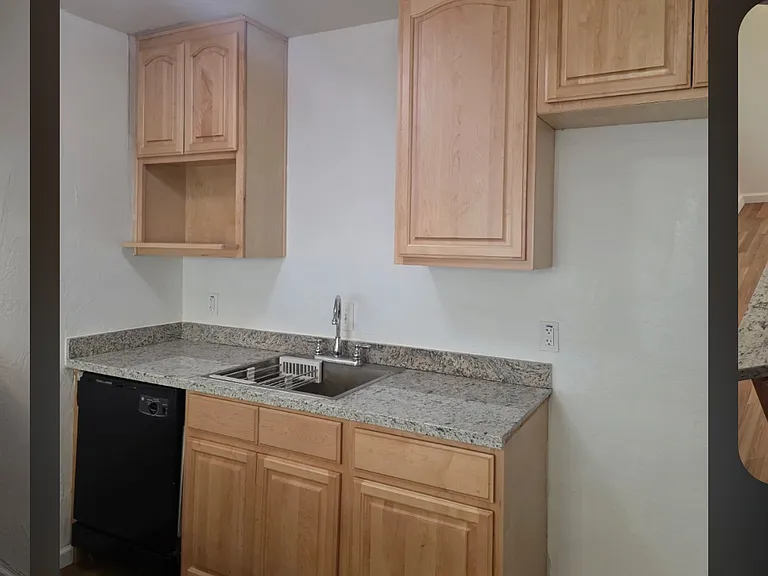 462 Clifton Ave — Photo 1