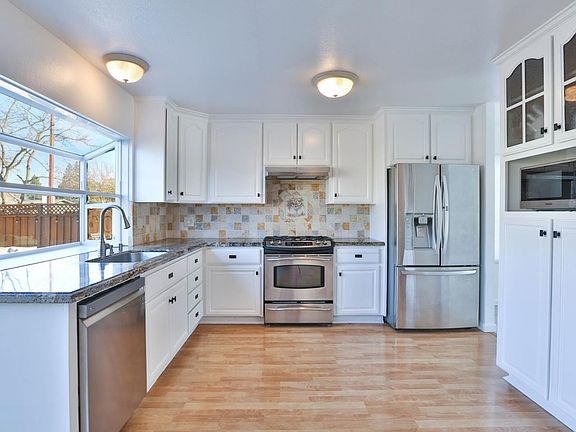 3rd image of 306 N Creek Dr