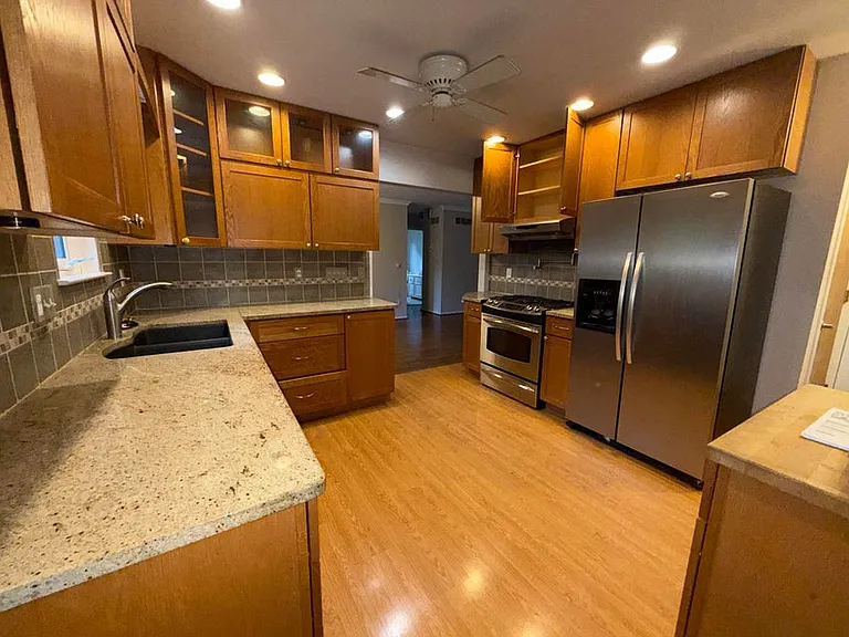 741 Woods Ct — Photo 5