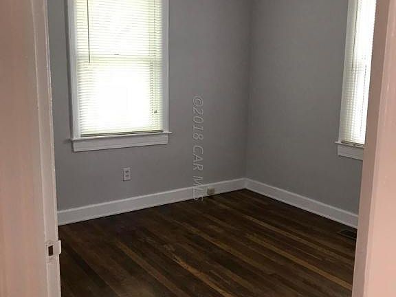 5th image of 105 Russell Ave
