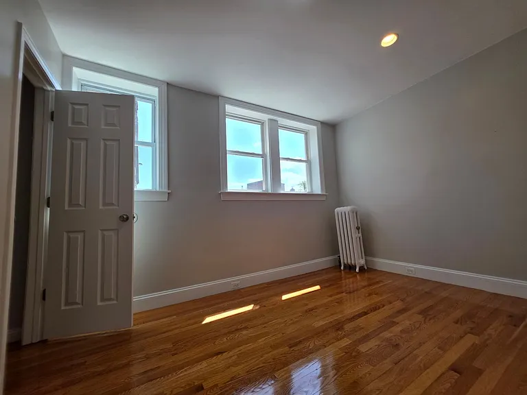 85 Egmont St #2 — Photo 11