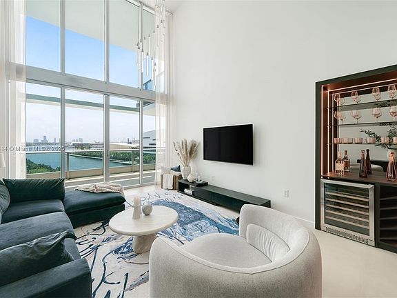 4th image of 900 Biscayne Blvd APT 905